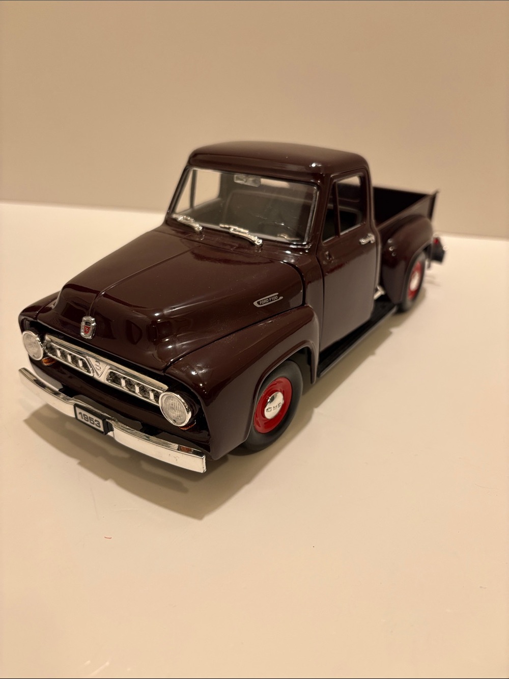 Road Legends 1953 Ford pickup, 1/18 scale.